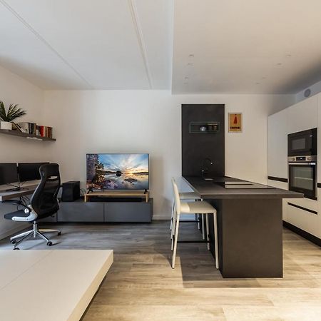 Comfy Apt With Private Parking & Balcony Milan Exterior photo