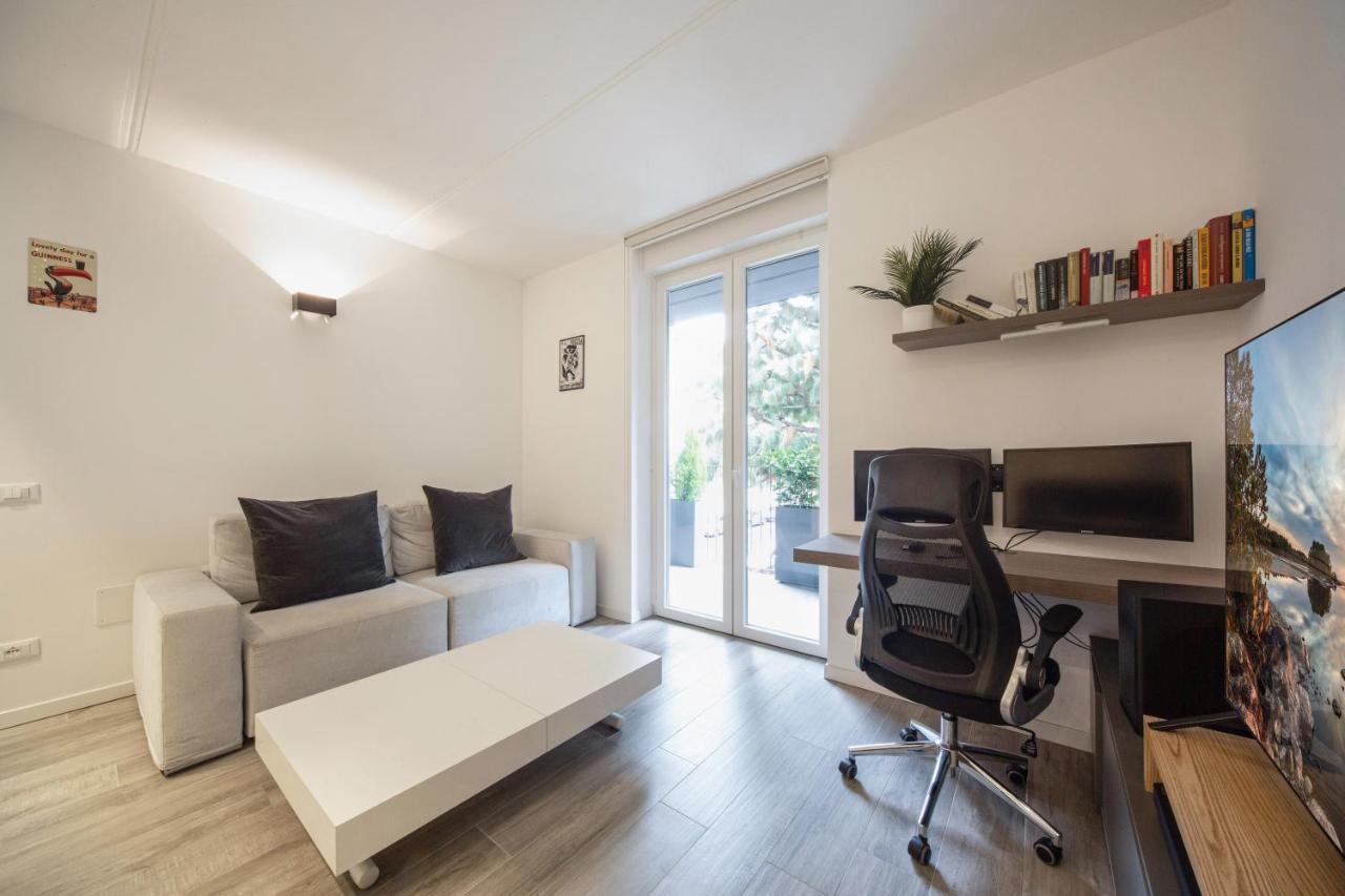 Comfy Apt With Private Parking & Balcony Milan Exterior photo