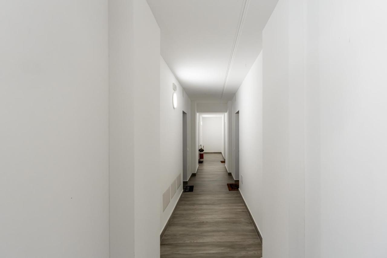 Comfy Apt With Private Parking & Balcony Milan Exterior photo