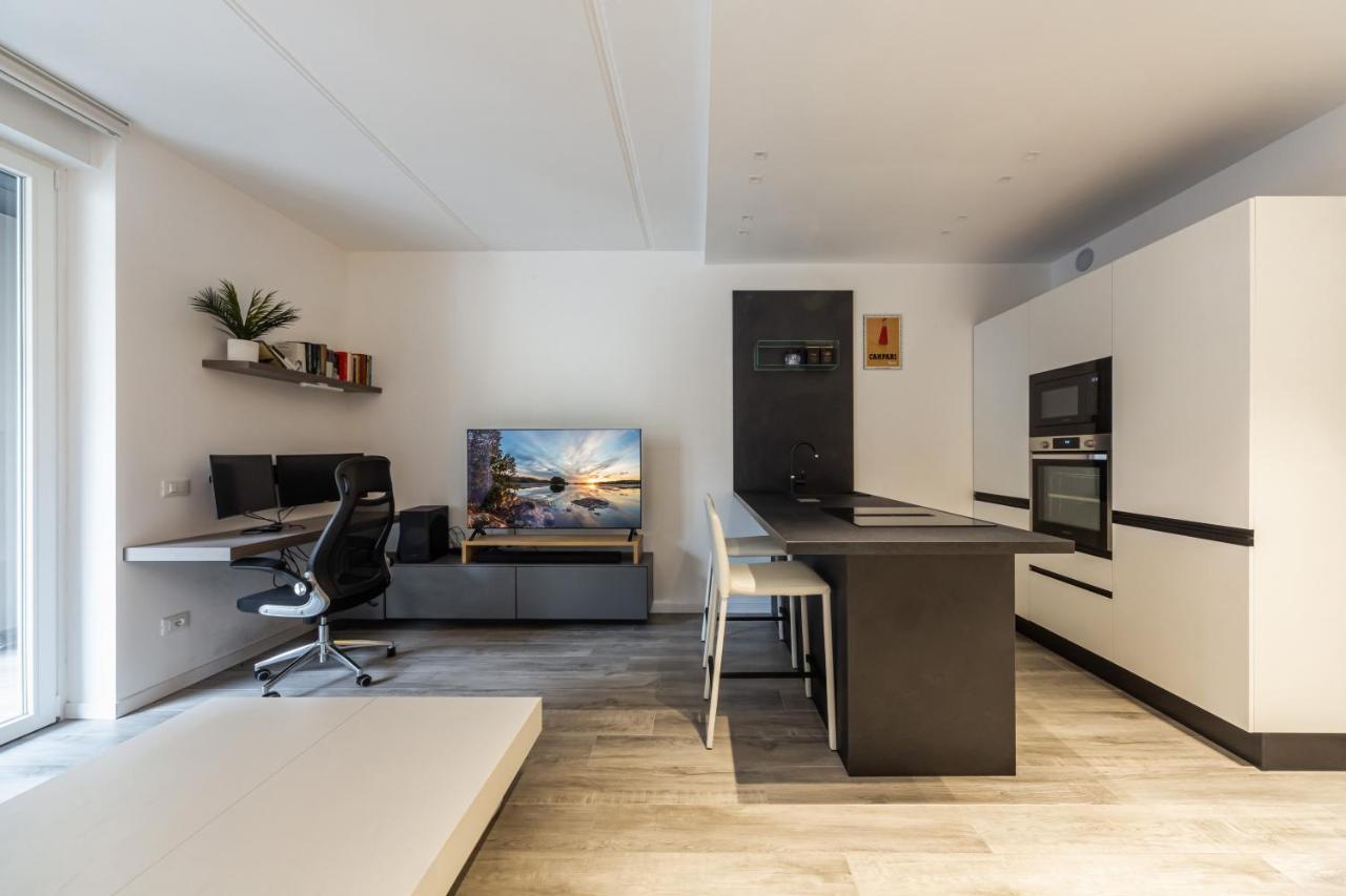 Comfy Apt With Private Parking & Balcony Milan Exterior photo
