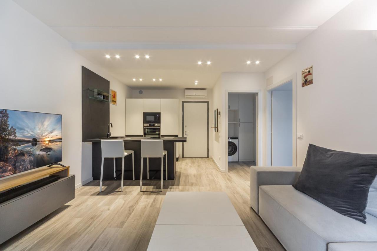Comfy Apt With Private Parking & Balcony Milan Exterior photo